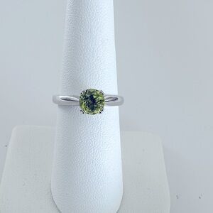 NEW Peridot white gold solitaire ring
